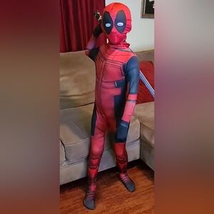 KIDS DEADPOOL COSTUME SIZE S